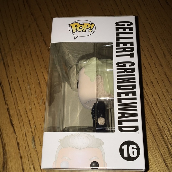 New IOB POP #16 Gellert Grindelwald Vinyl Figurine - Picture 3 of 7